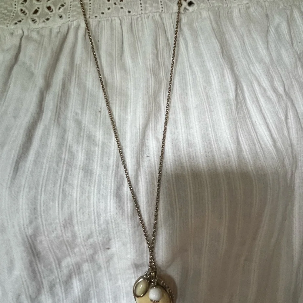 Elegant Cream Pendant Necklace